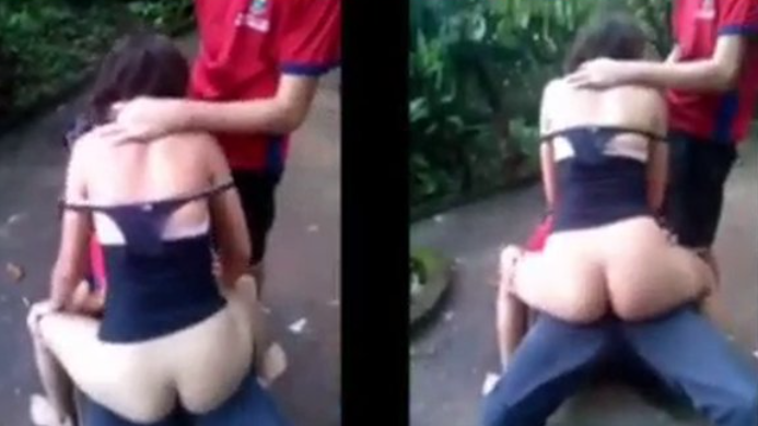 la morrita acepta coger con los dos