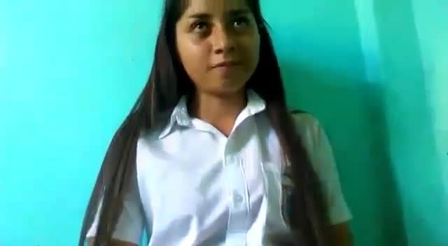 La colegiala se deja grabar la panocha a escondidas en el colegio