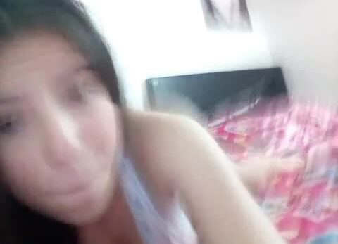 Hermosa nenita con una carita de putita que no puede con ella
