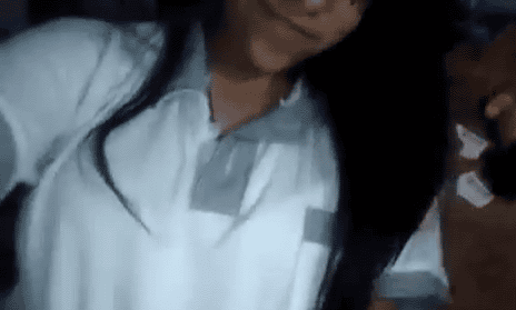 Colegiala peludita esta escurriendo solita en su habitacion