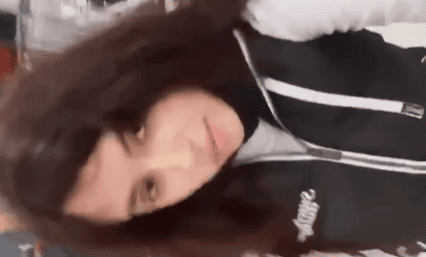 morrita depravada se deja vaciar un condon en la cara en medio del walmart