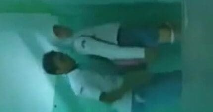 Por poco se viene dentro de la morrita colegiala