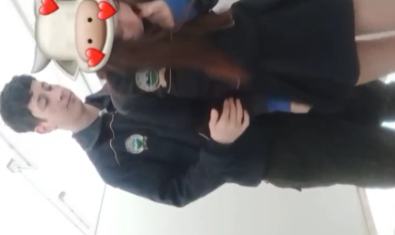 estudiantes cogiendo en los baños del colegio