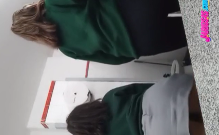 amigas del colegio bailando rico en el baño