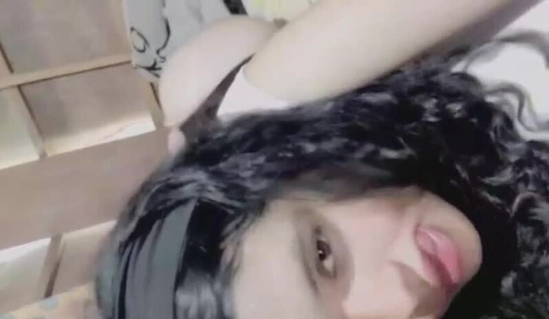 mira lo rica y nalgona que esta mi prima
