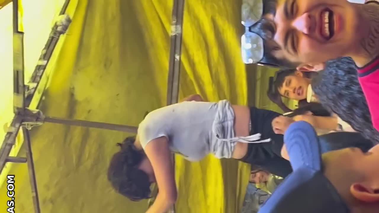 enseñando la tanga en las micheladas