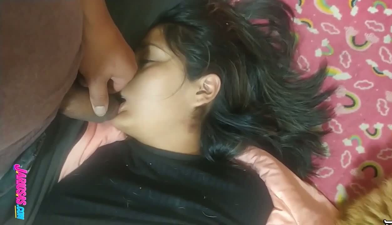 Adriana se puso bien borracha ya no pudo irse a su casa